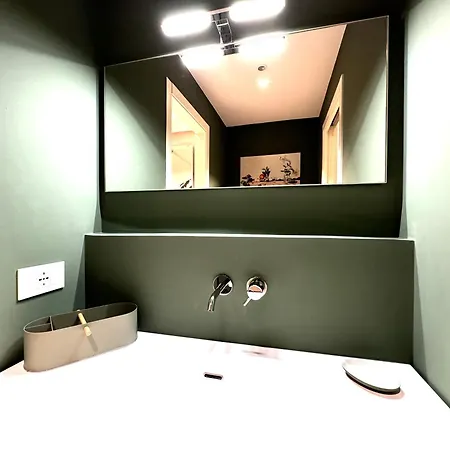 Marilyn - Near The Duomo