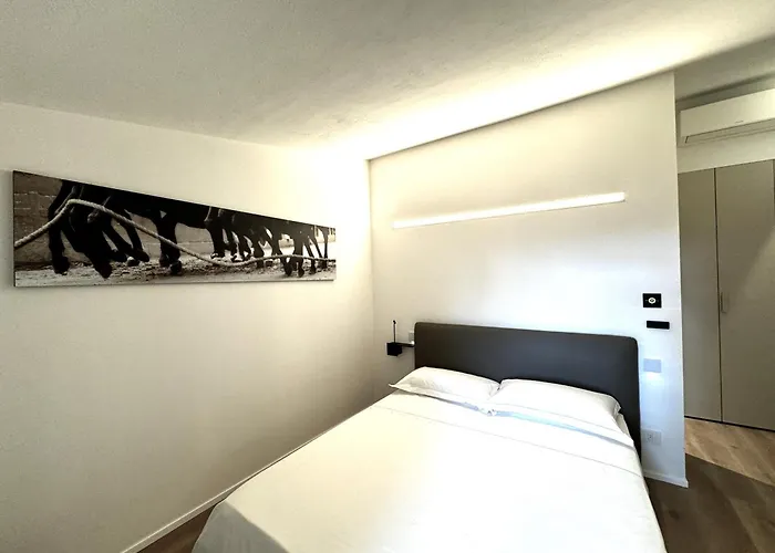 Marilyn - Near The Duomo Сиена