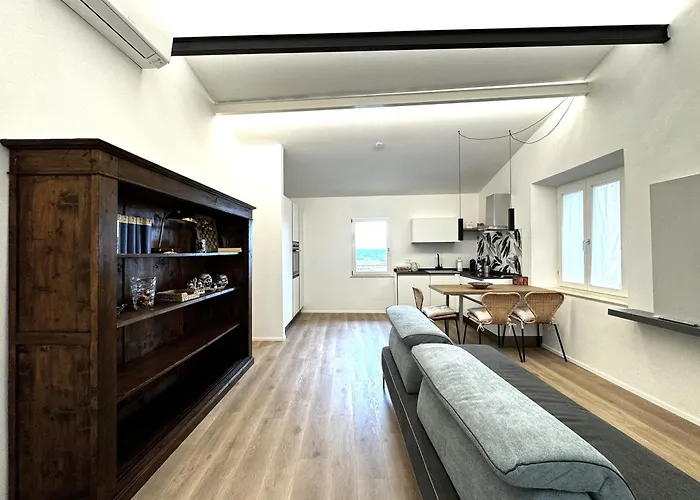 Marilyn - Near The Duomo Сиена