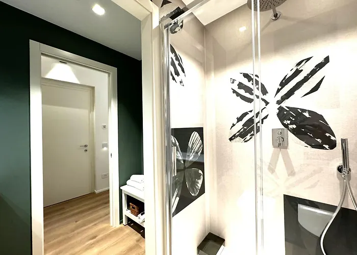 Marilyn - Near The Duomo Сиена