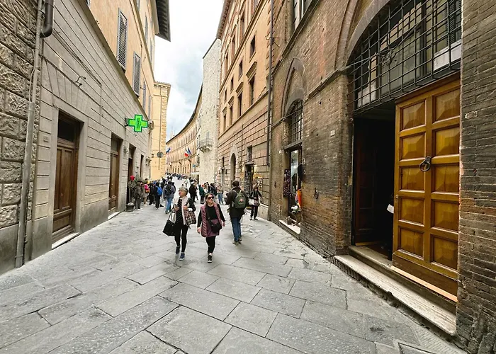 Marilyn - Near The Duomo