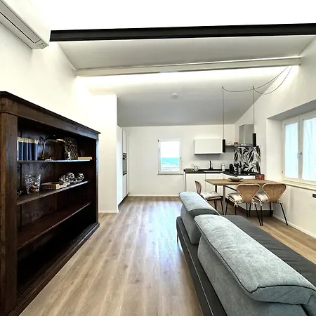 Marilyn - Near The Duomo سيينا