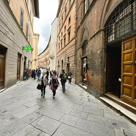 Marilyn - Near The Duomo