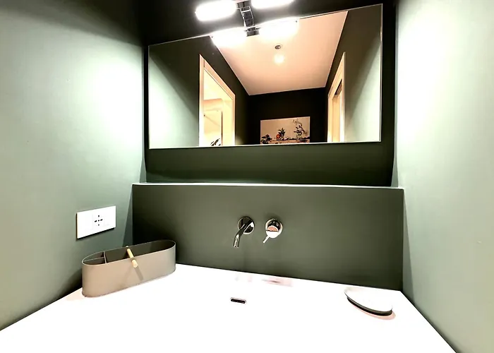 Marilyn - Near The Duomo